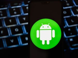 7_In-this-photo-illustration-a-Android-logo-seen-displayed-on (1)