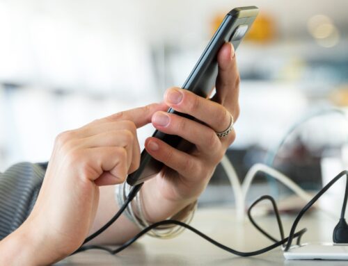 New Choicejacking Attack Exploits Public Chargers to Steal Data from Phones